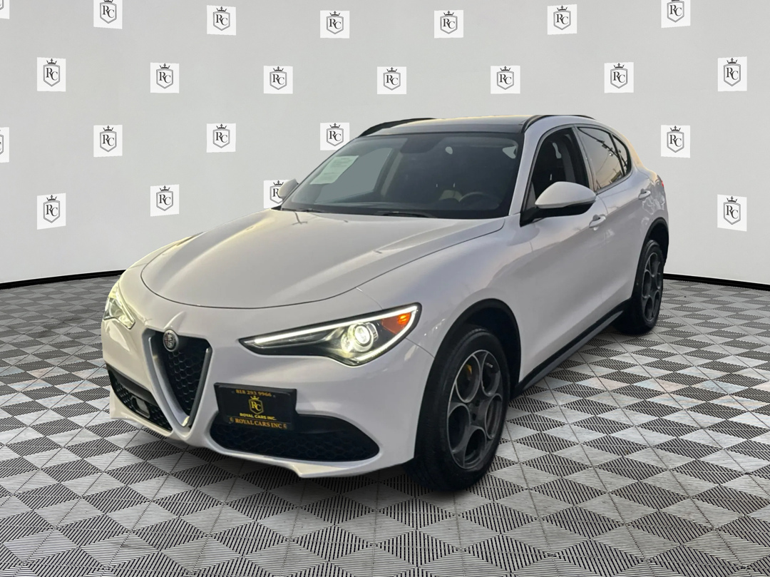 2019 Alfa Romeo Stelvio Sport's photo