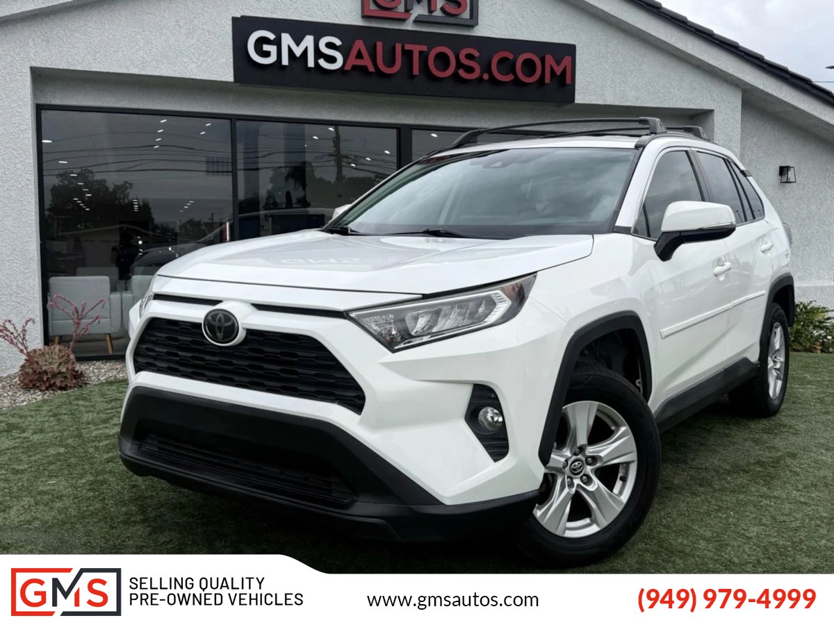 2020 Toyota RAV4 XLE's photo
