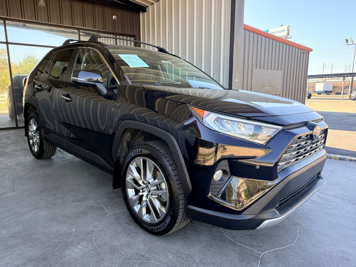 2020 Toyota RAV4 Limited's photo