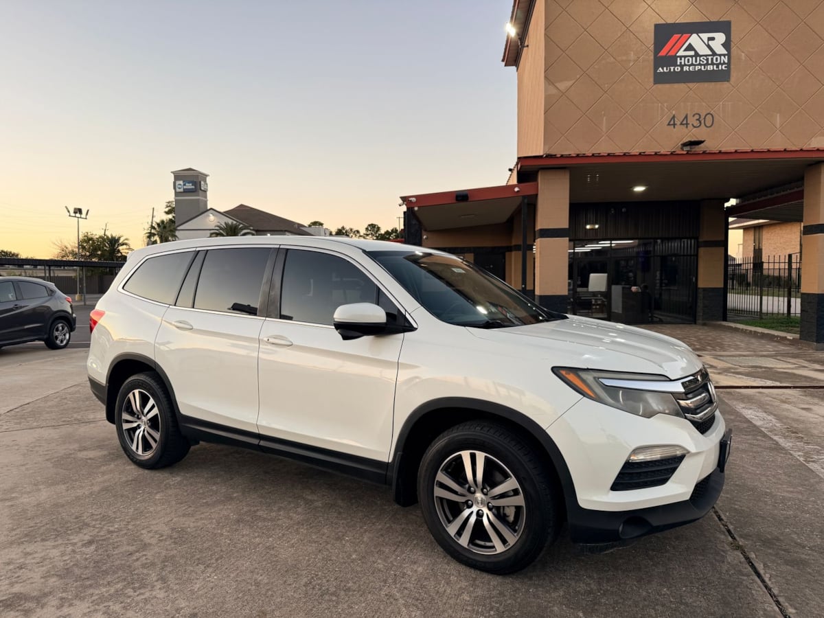 2017 Honda Pilot EX's photo