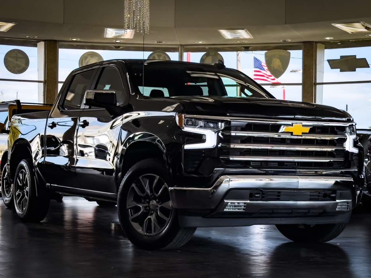 2024 Chevrolet Silverado 1500 LT's photo