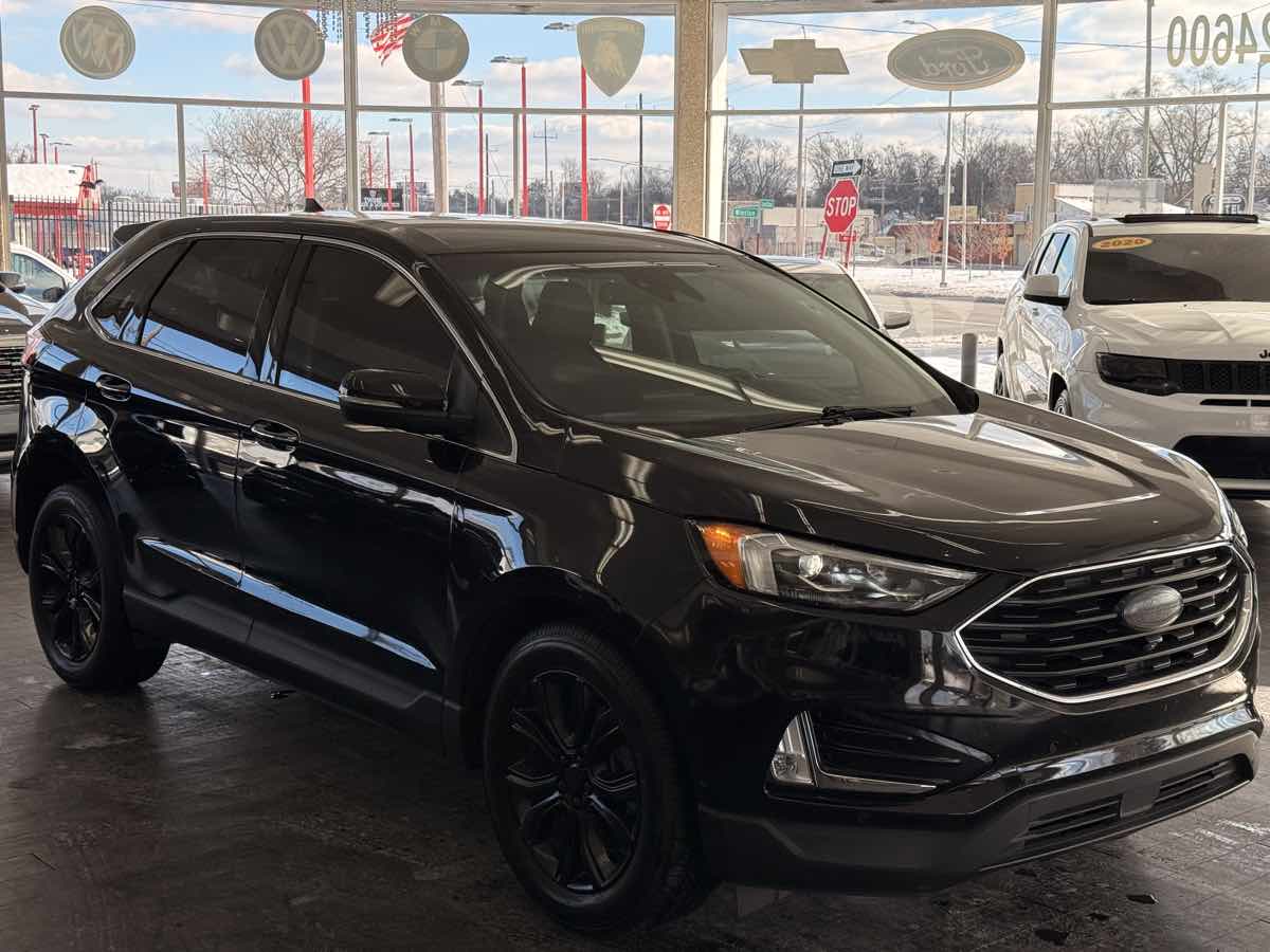 2022 Ford Edge Titanium's photo