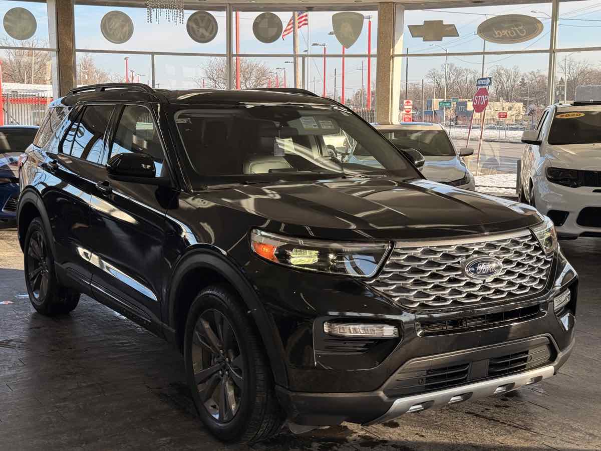 2023 Ford Explorer XLT's photo