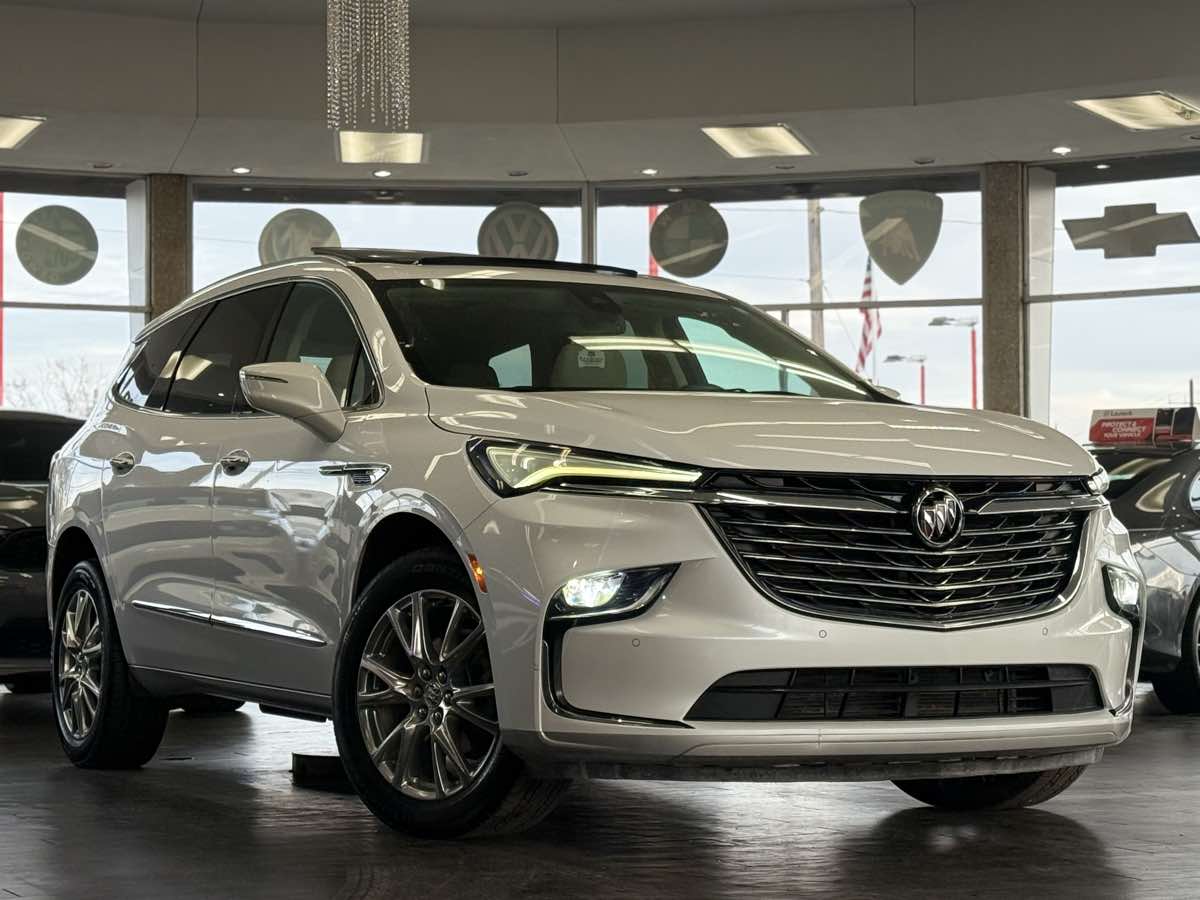 2023 Buick Enclave Essence's photo