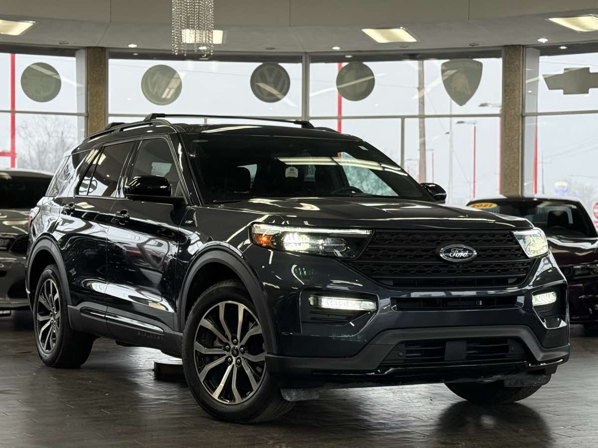 2023 Ford Explorer ST-LINE's photo