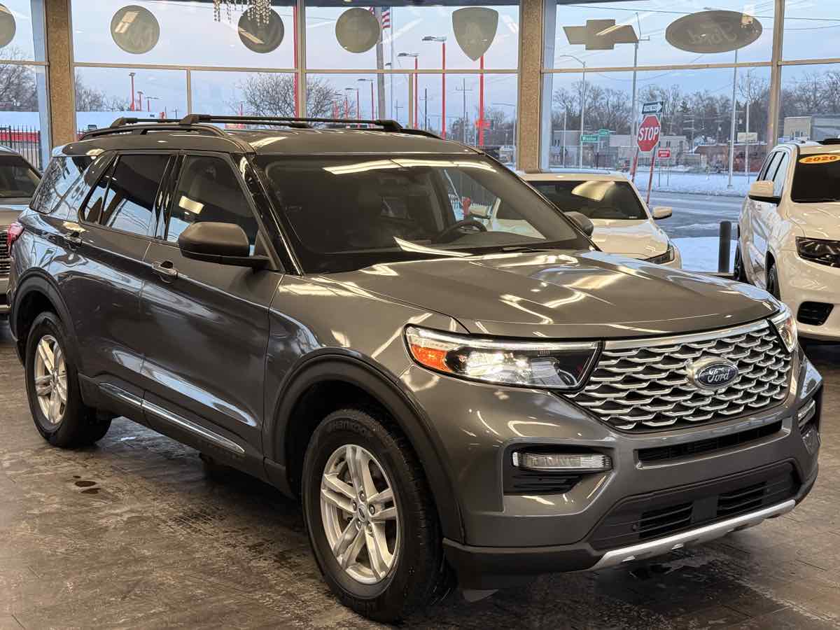 2023 Ford Explorer XLT's photo