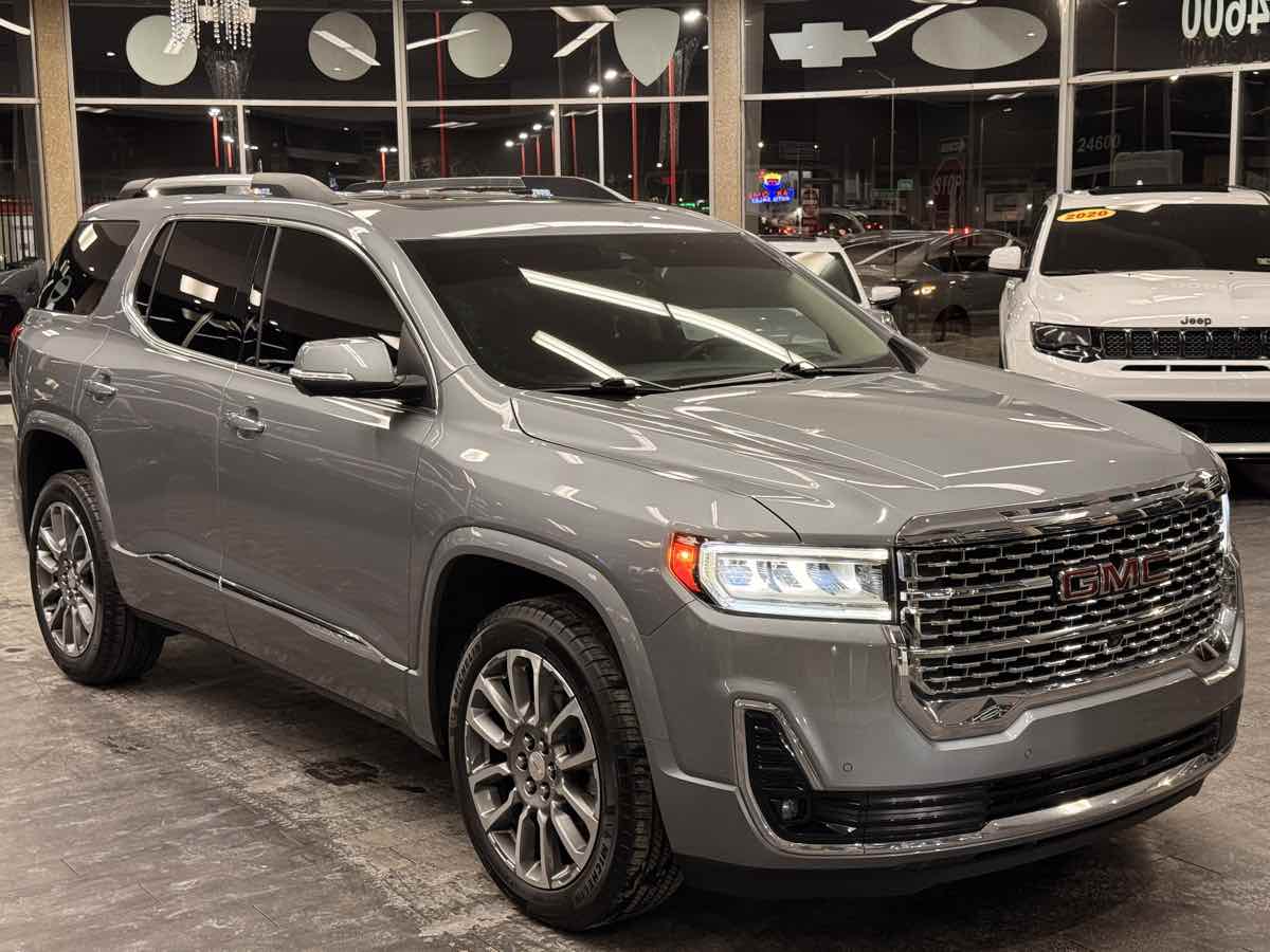 2023 GMC Acadia Denali's photo