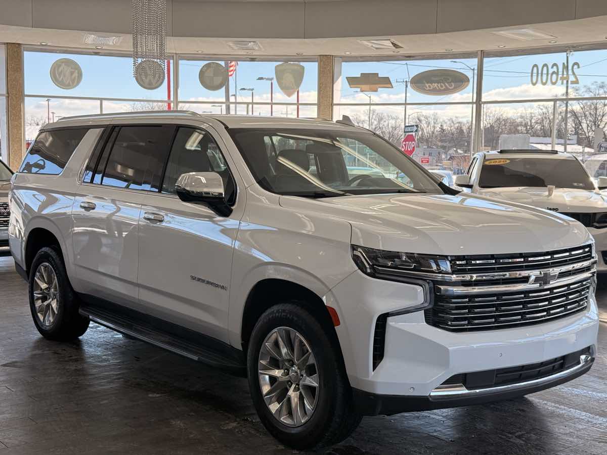 2023 Chevrolet Suburban Premier's photo