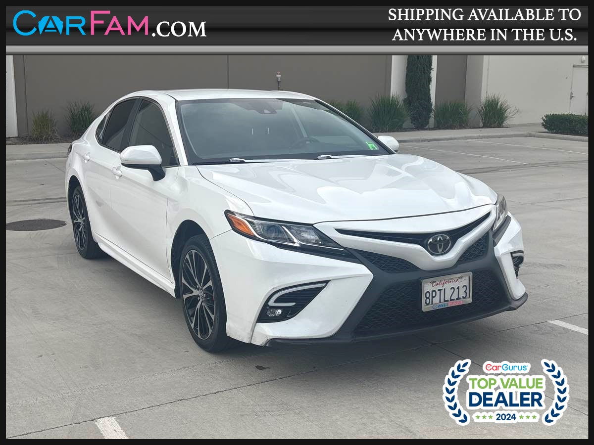 2020 Toyota Camry SE's photo