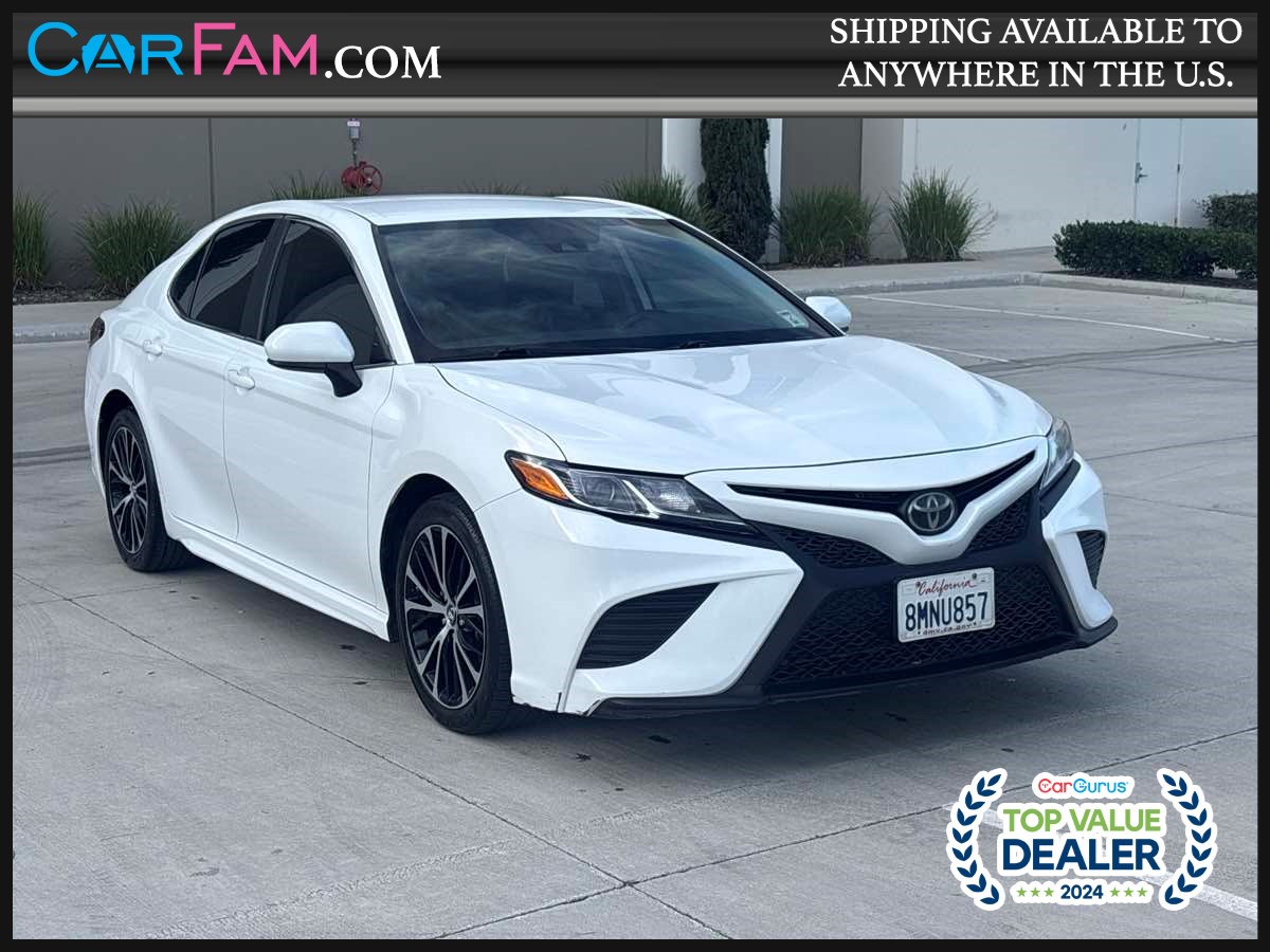 2019 Toyota Camry SE's photo