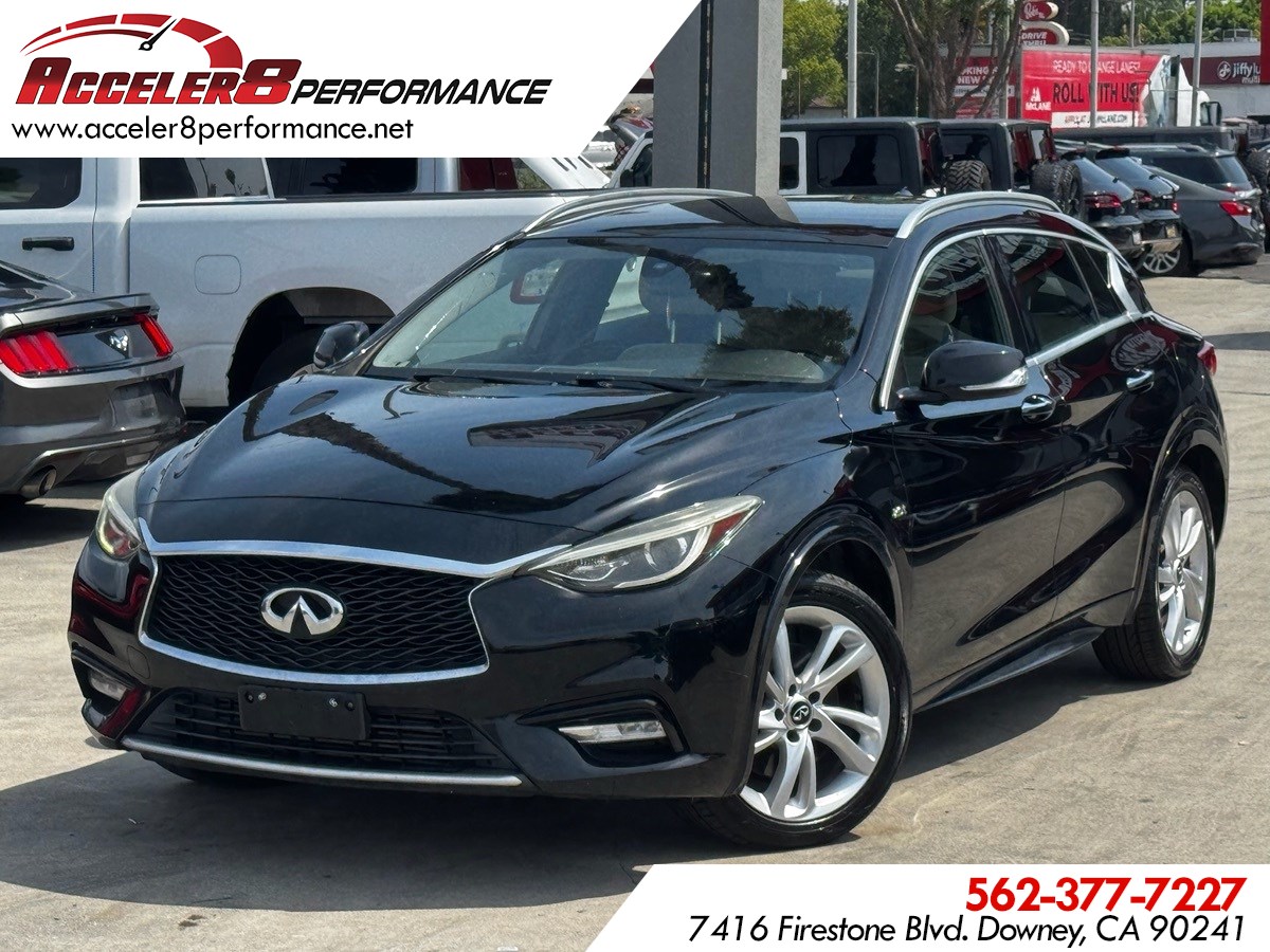 2017 INFINITI QX30 Premium