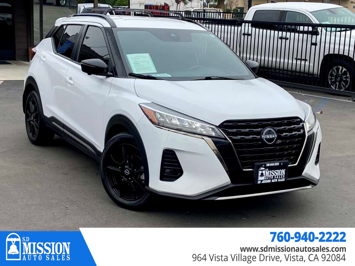 2022 Nissan Kicks SR