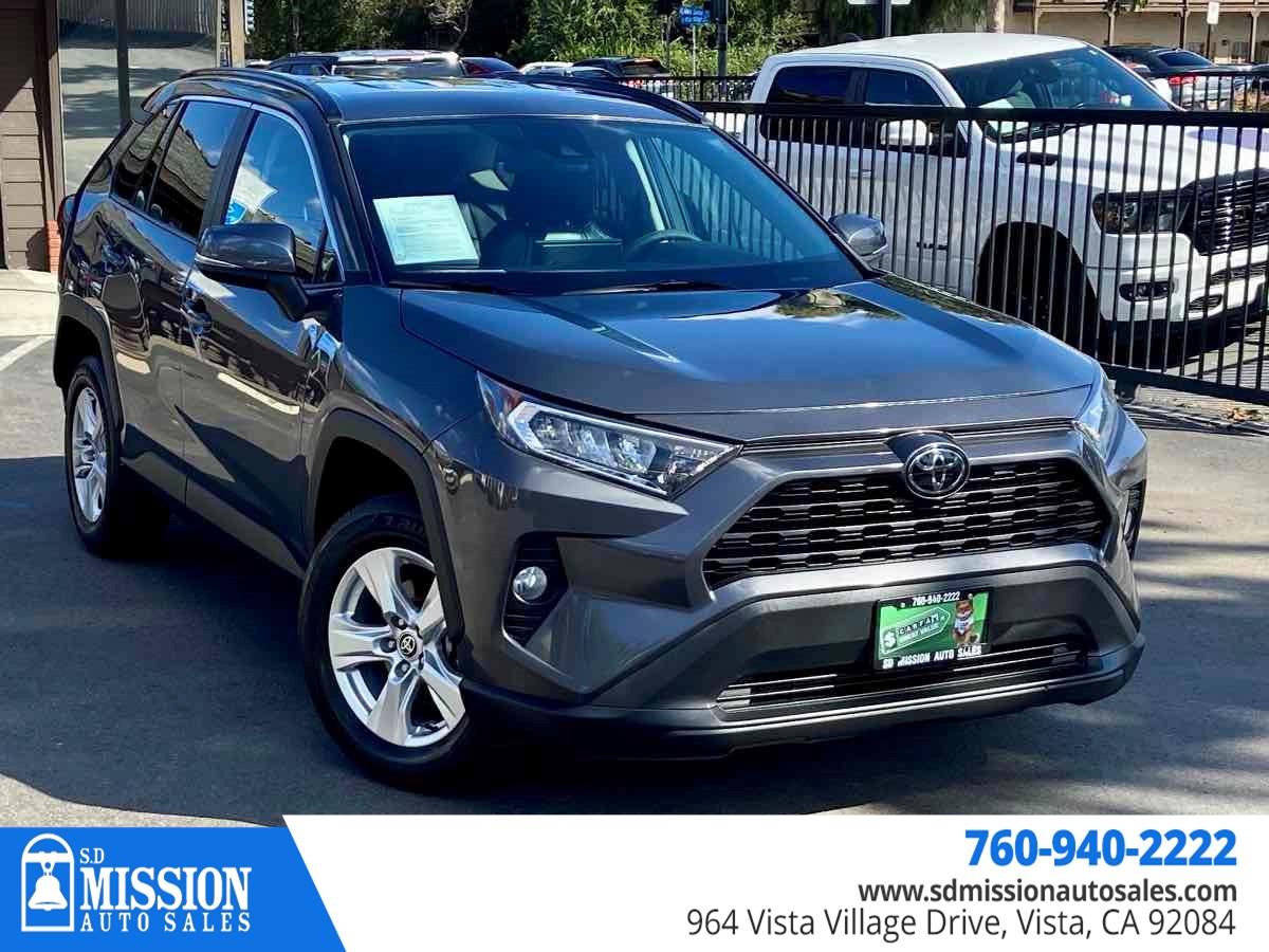 2021 Toyota RAV4 XLE's photo