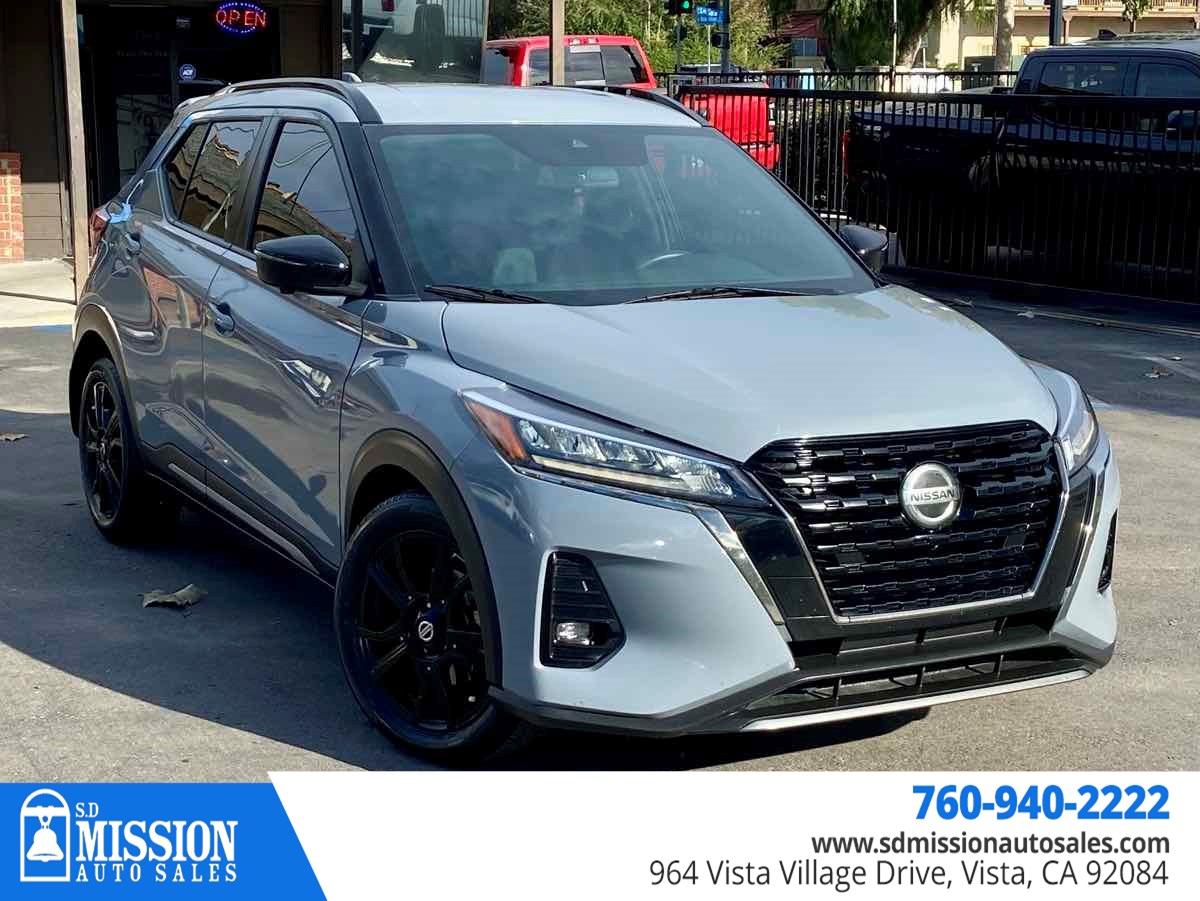 2021 Nissan Kicks SR's photo