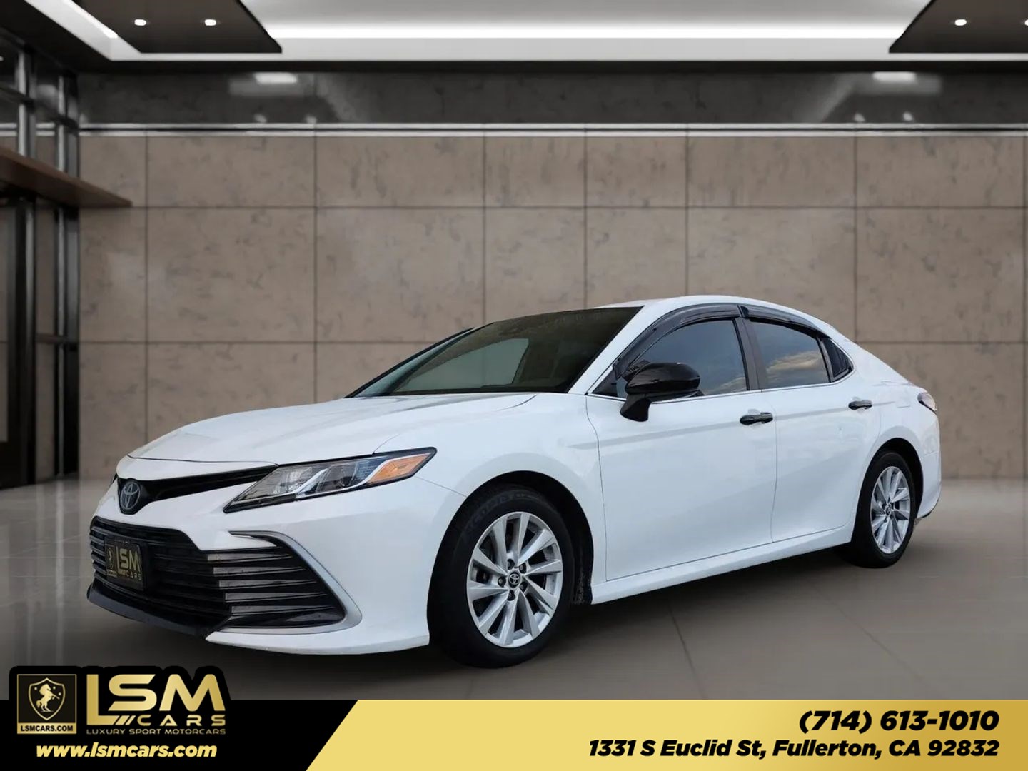 2023 Toyota Camry LE's photo