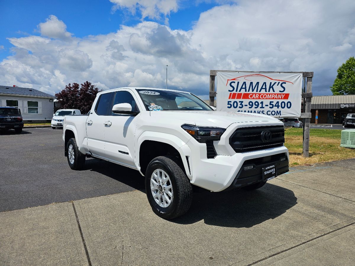 2024 Toyota Tacoma SR5's photo