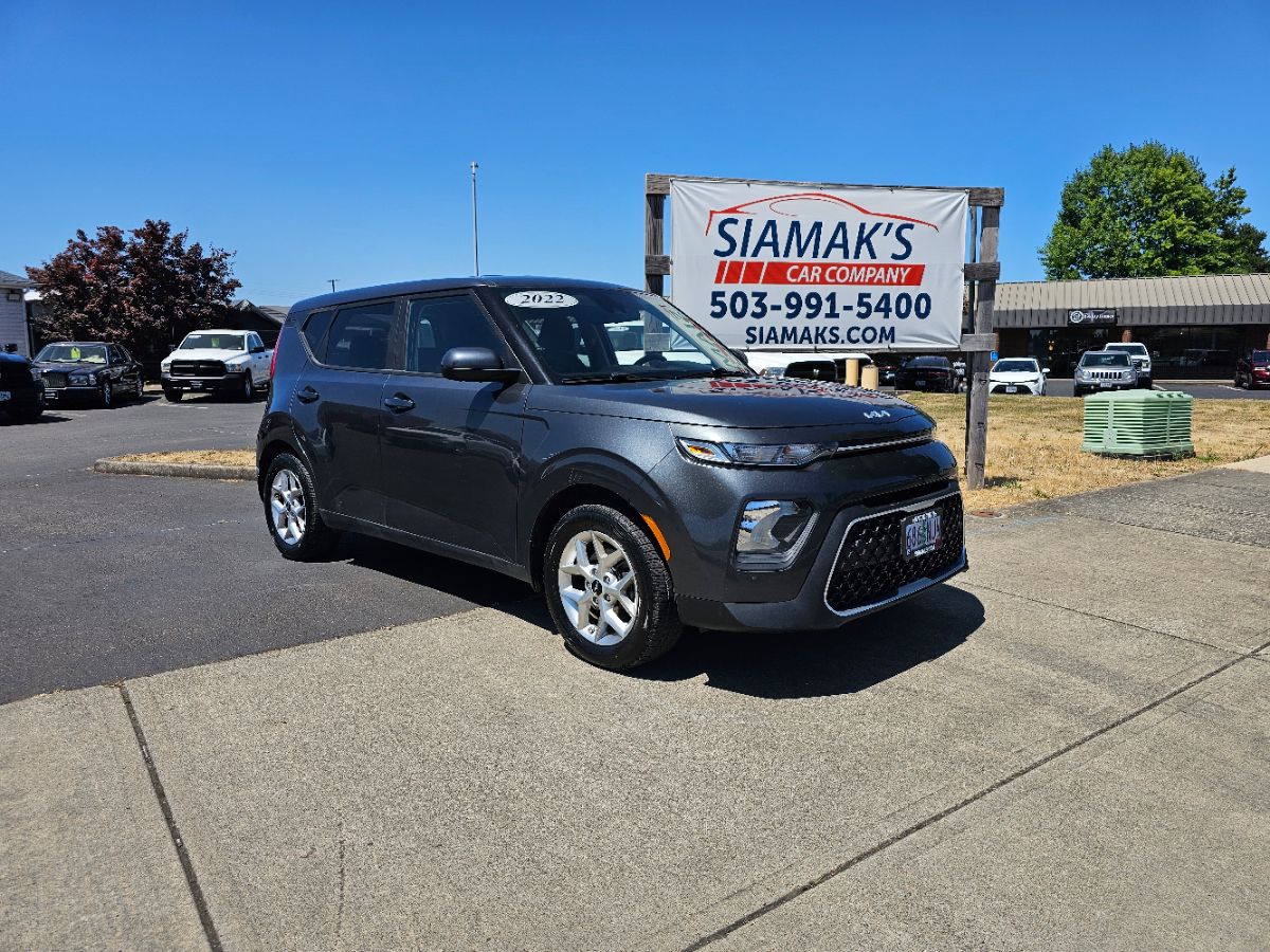 2022 Kia Soul LX's photo
