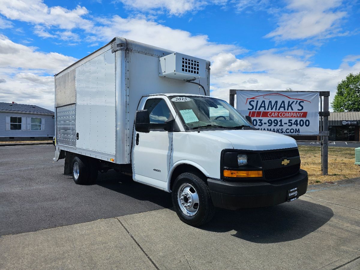 2015 Chevrolet Express Cutaway Base's photo