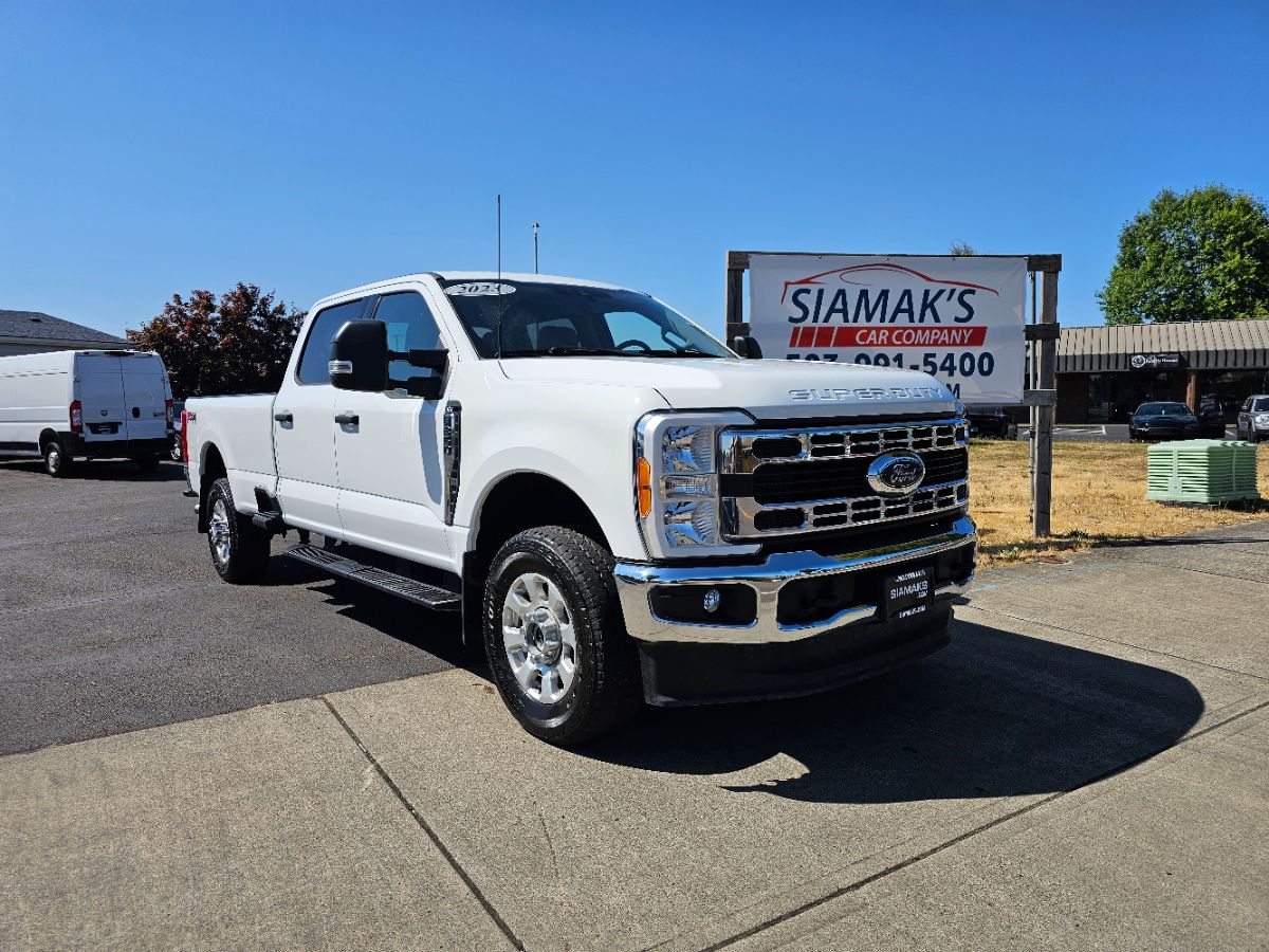 2023 Ford F-350 Super Duty XLT's photo