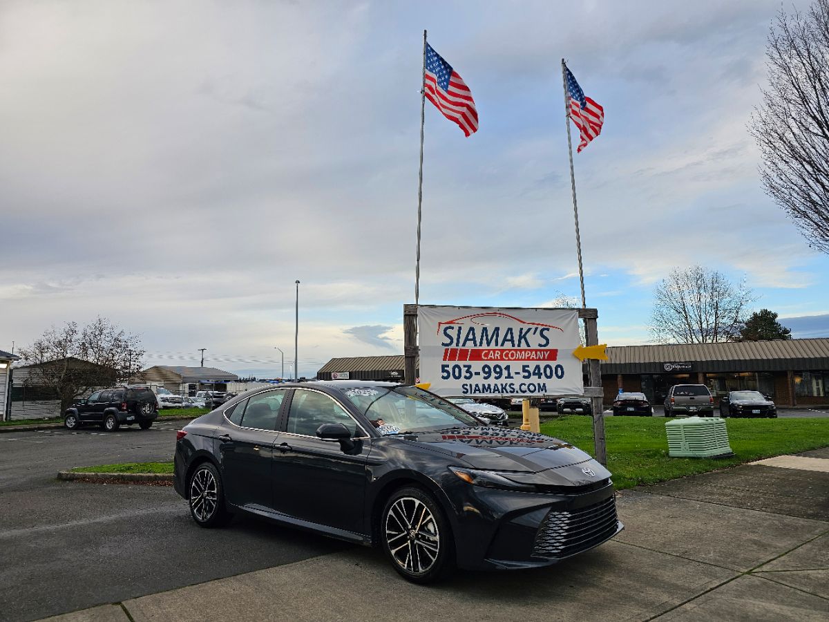 2025 Toyota Camry XLE's photo