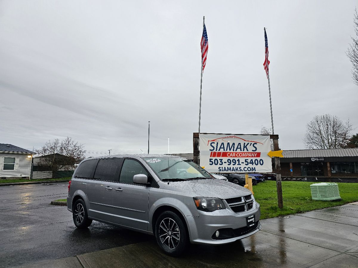 2015 Dodge Grand Caravan R/T's photo