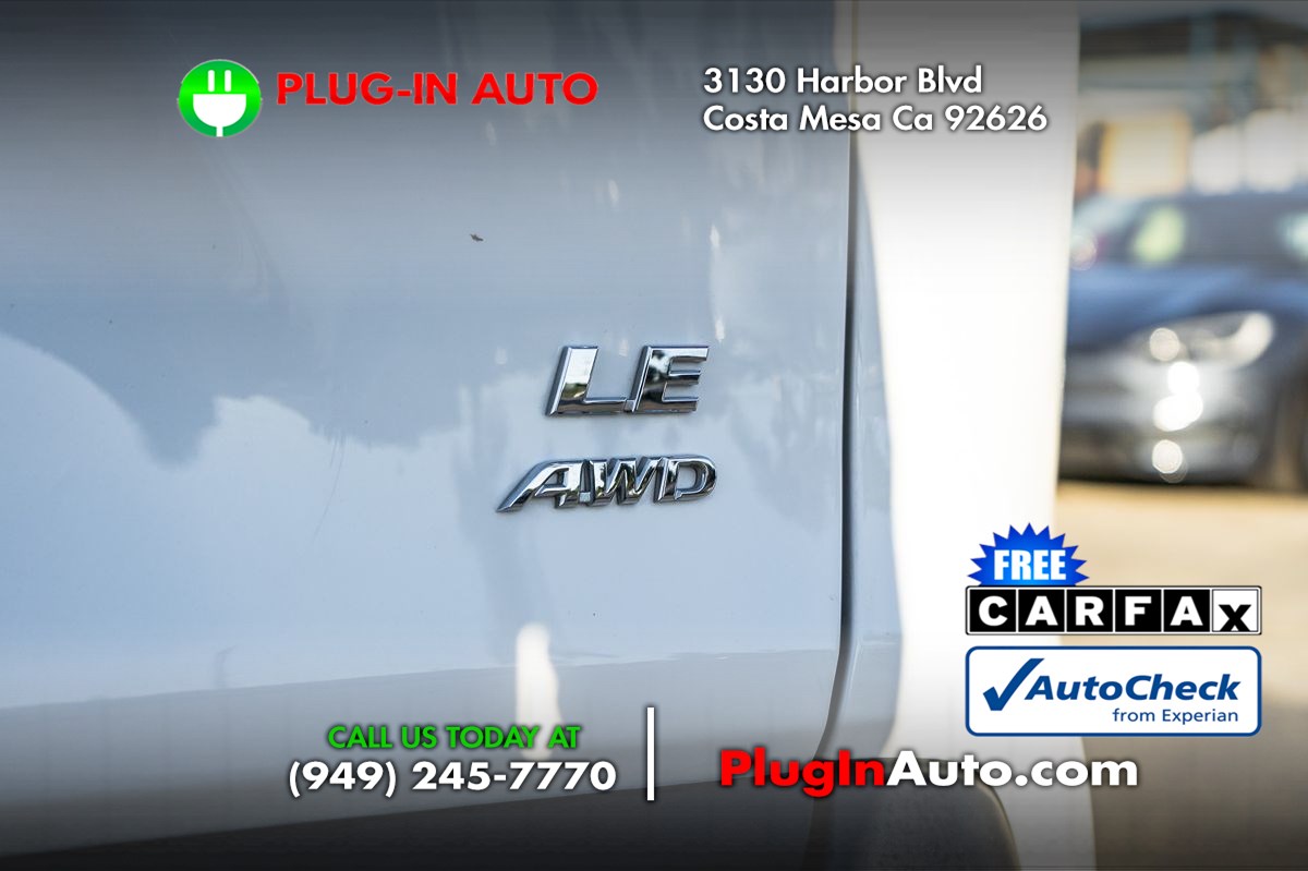 2024 Toyota RAV4 LE's photo