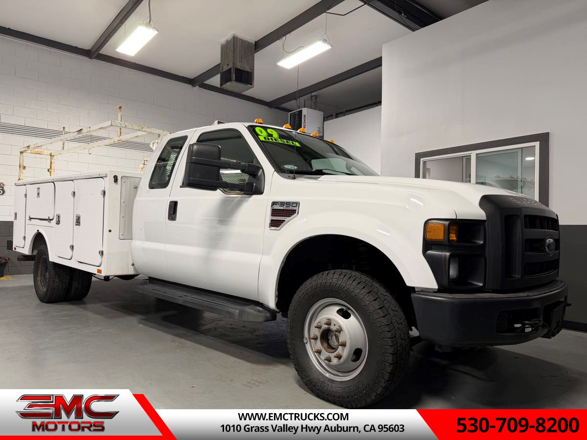2009 Ford F-350 Super Duty Chassis Cab XL's photo