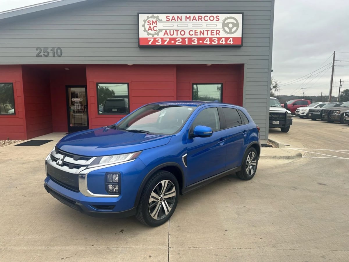 2024 Mitsubishi Outlander SE's photo