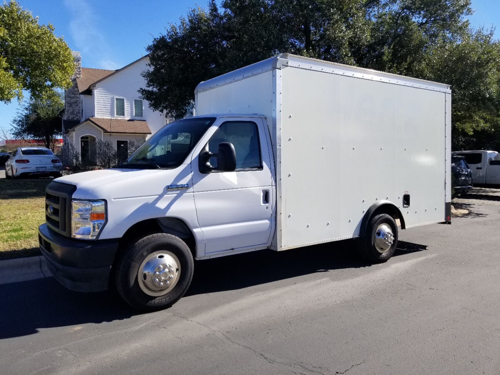 2023 Ford E-Series Cutaway Base's photo