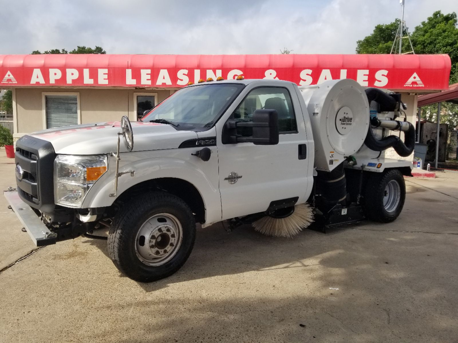 2015 Ford F-350 Super Duty Chassis Cab XL