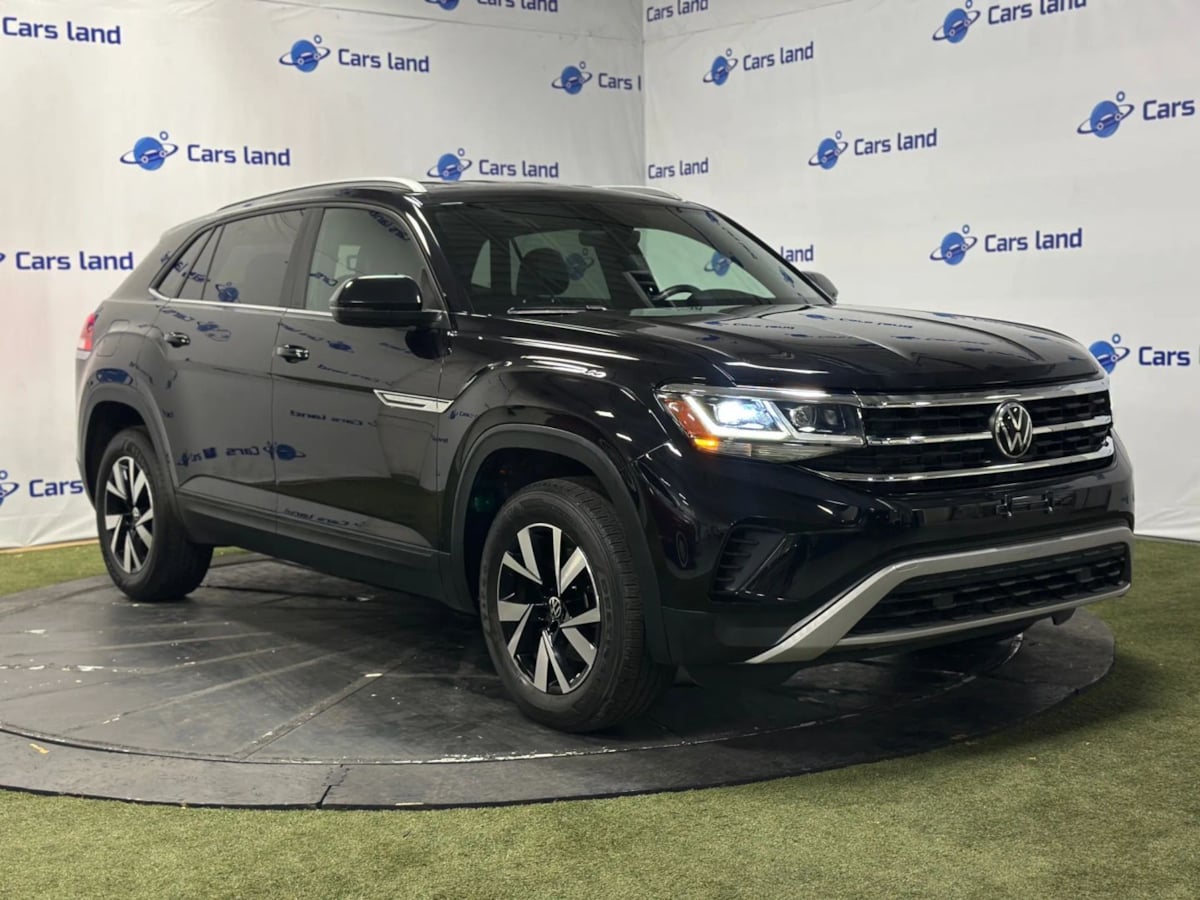 2022 Volkswagen Atlas Cross Sport SE's photo