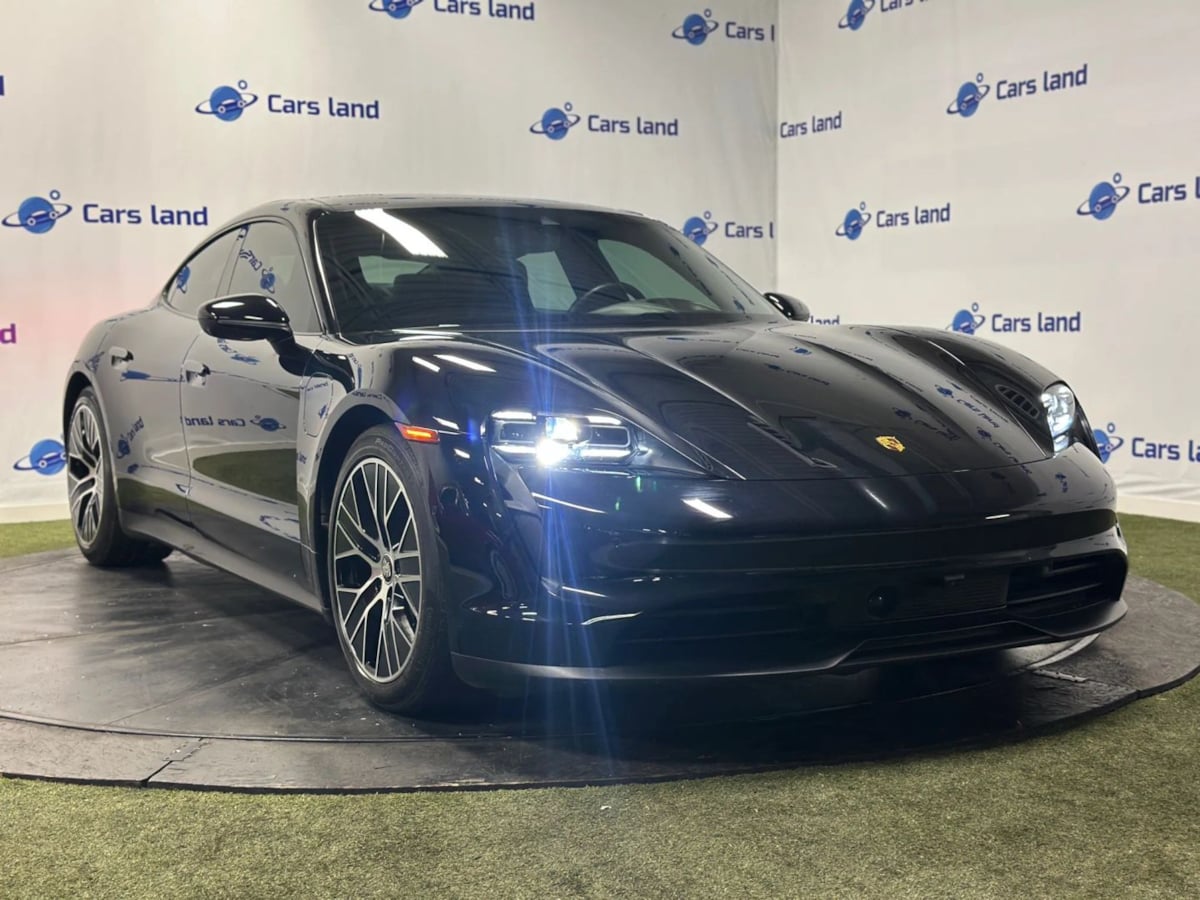 2022 Porsche Taycan Base's photo