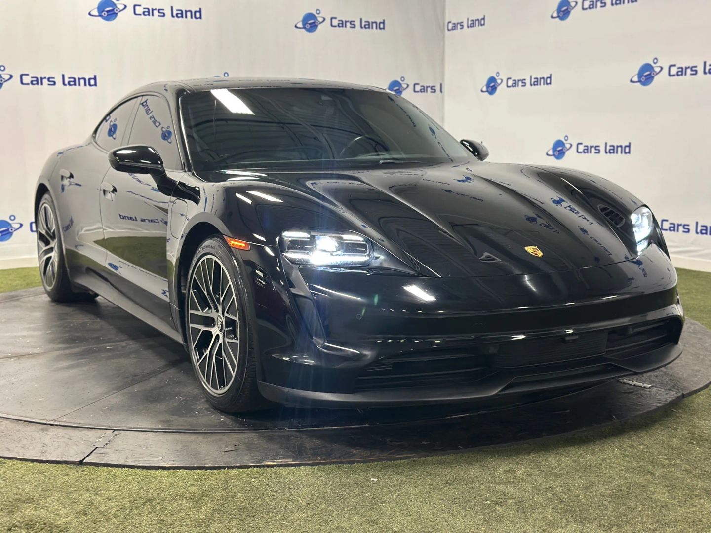 2021 Porsche Taycan Base's photo