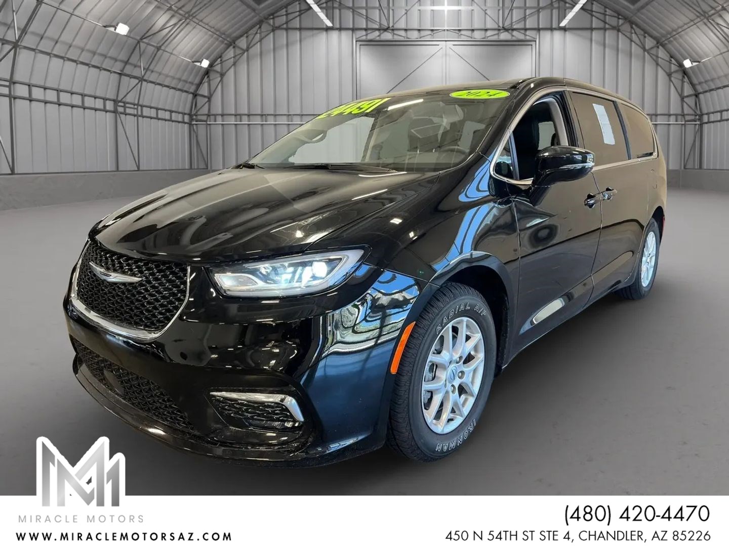 2024 Chrysler Pacifica Touring L's photo