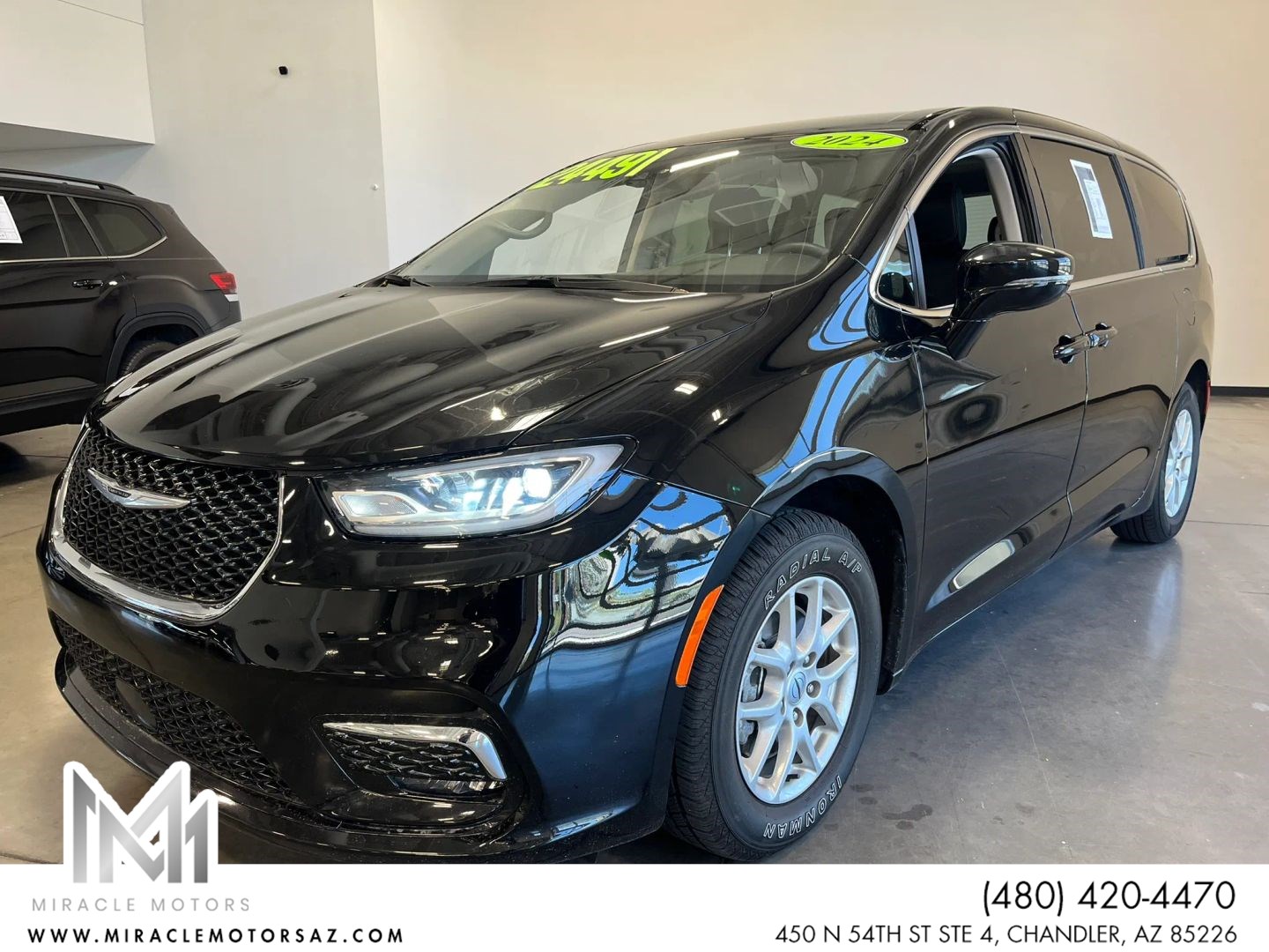 2024 Chrysler Pacifica Touring L's photo