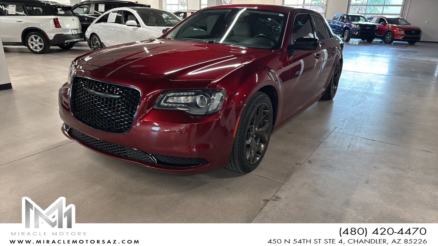 2021 Chrysler 300 Touring's photo