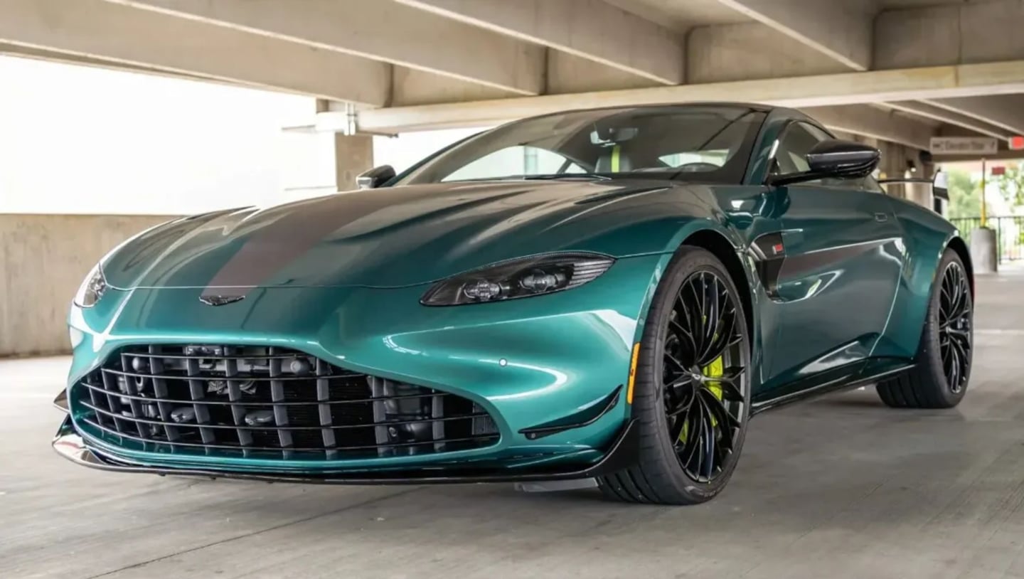 2022 Aston Martin Vantage F1's photo