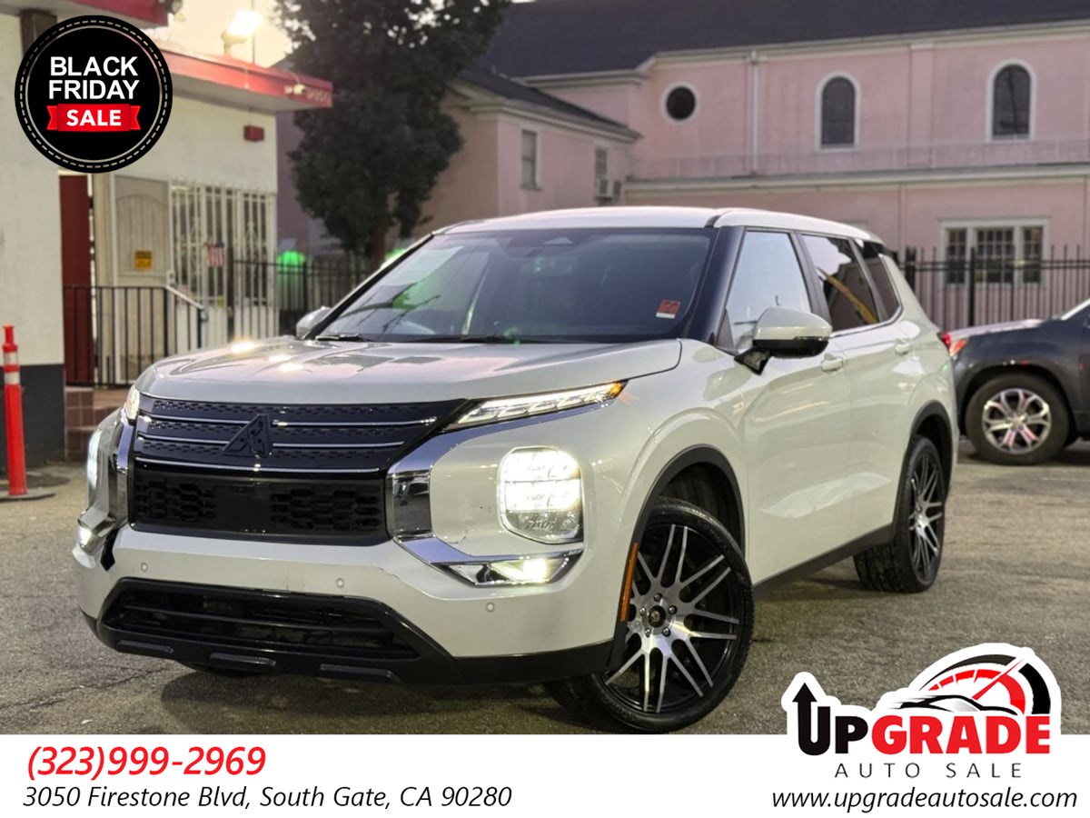 2022 Mitsubishi Outlander SE's photo