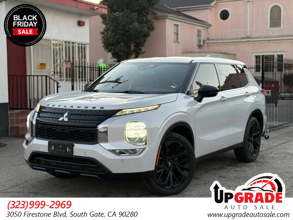 2022 Mitsubishi Outlander Black Edition's photo