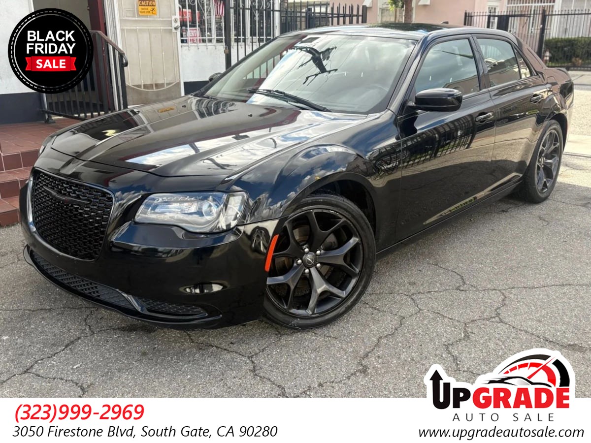 2021 Chrysler 300 Touring's photo