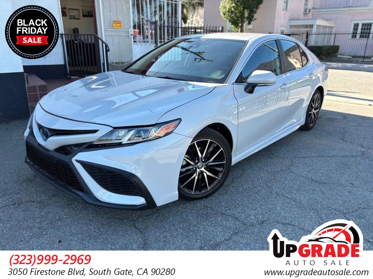 2024 Toyota Camry SE's photo