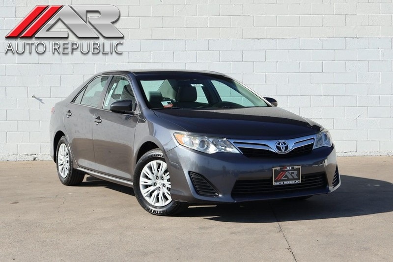 2012 Toyota Camry LE's photo