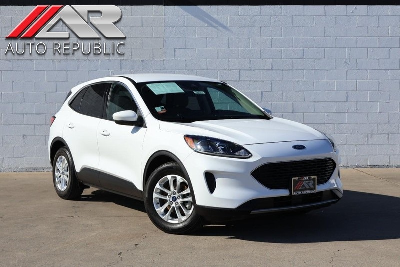 2020 Ford Escape SE's photo