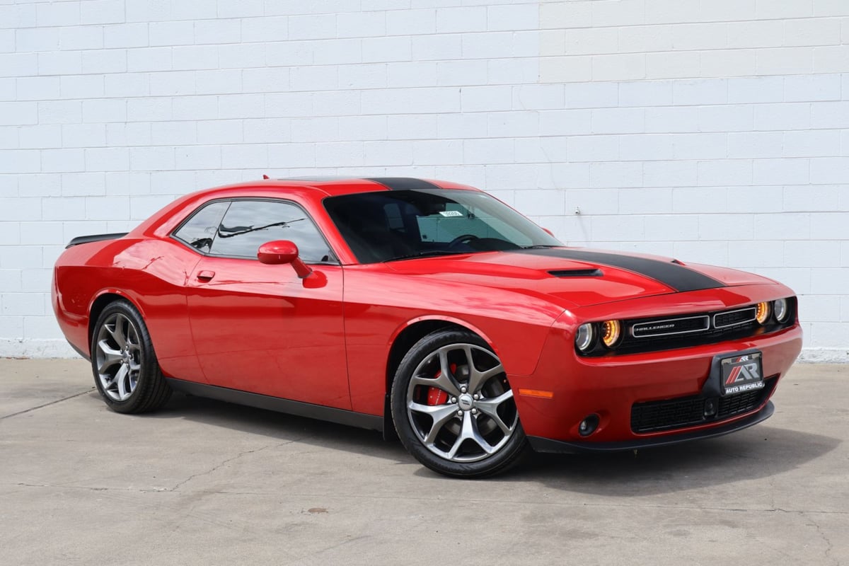 2017 Dodge Challenger SXT Plus