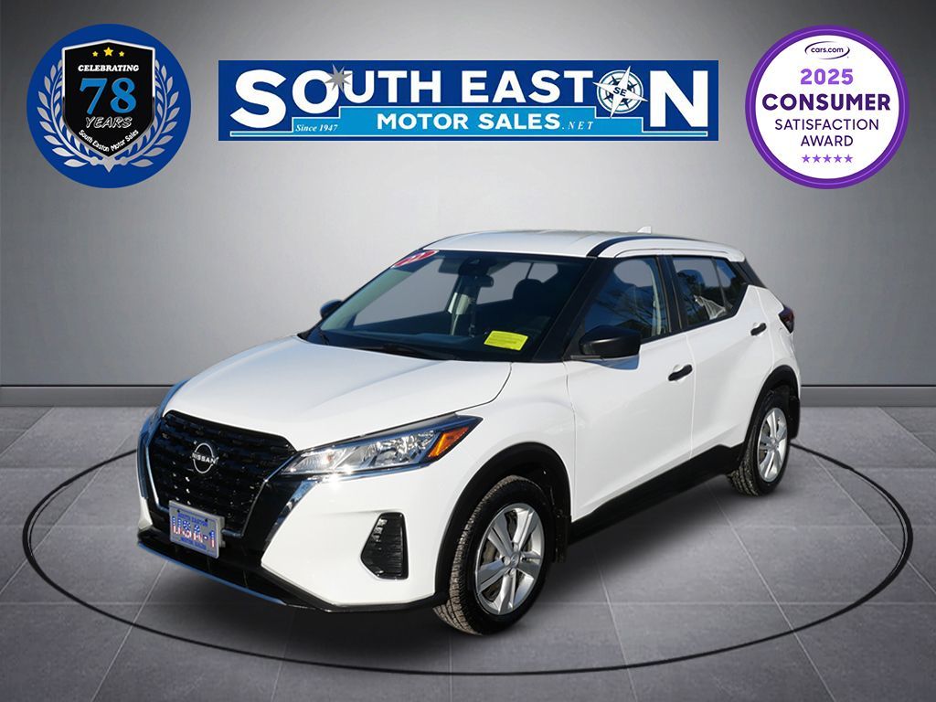 2022 Nissan Kicks S's photo