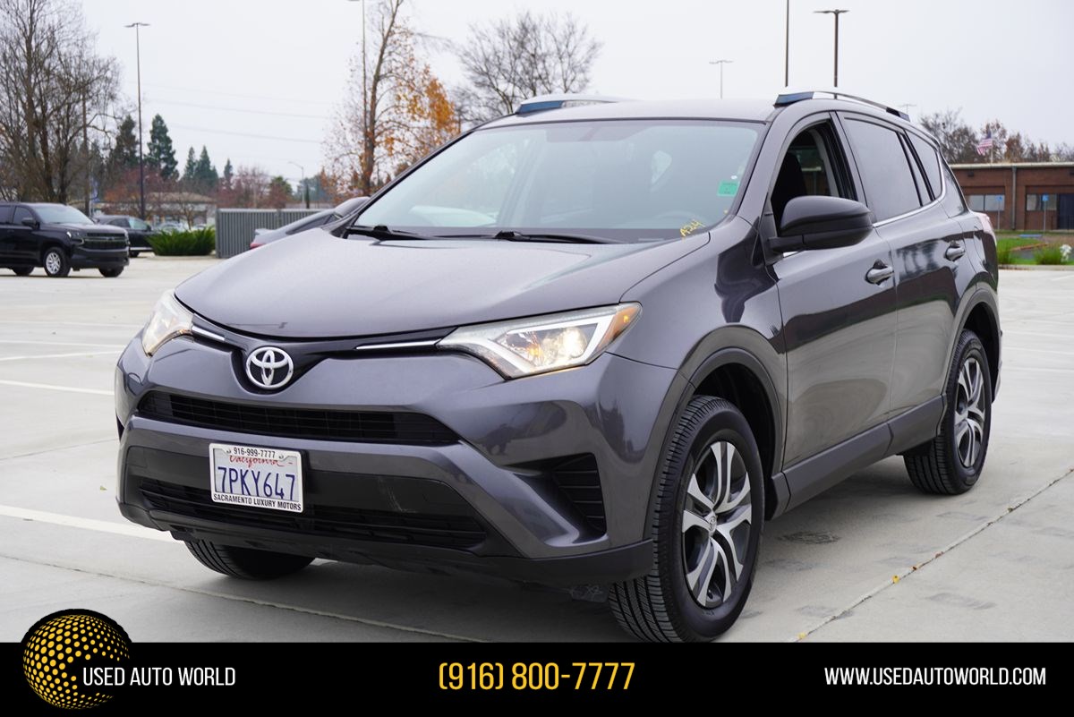 2016 Toyota RAV4 LE's photo