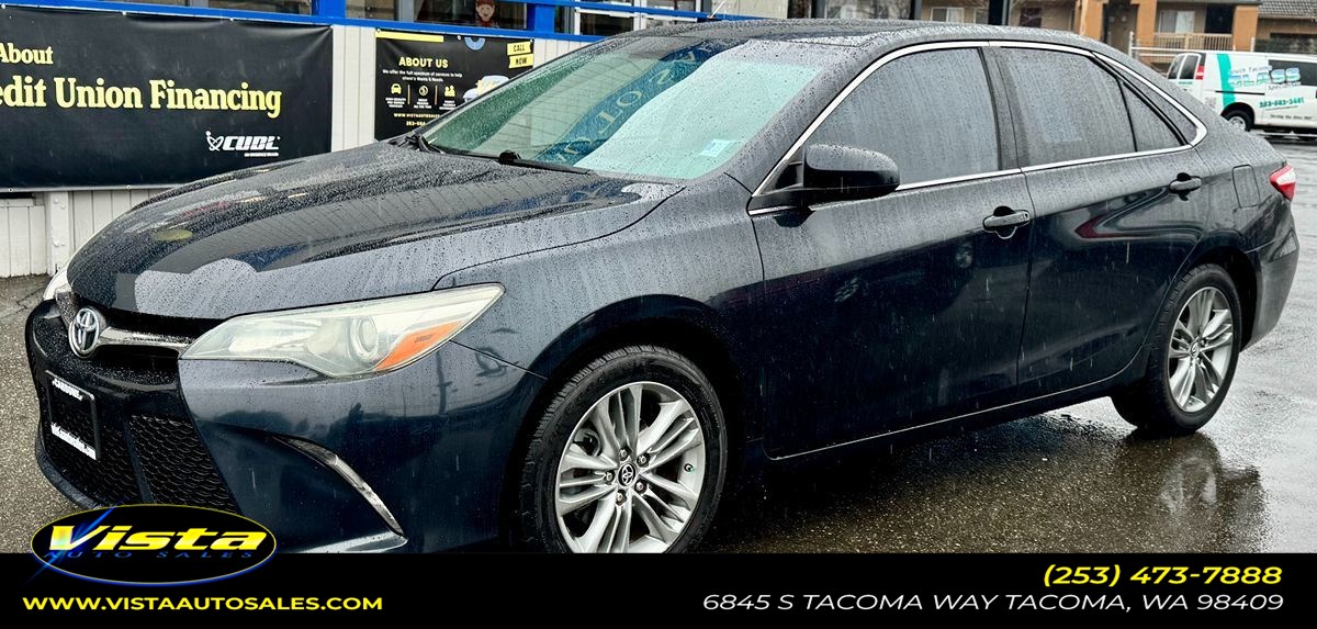 2015 Toyota Camry SE's photo