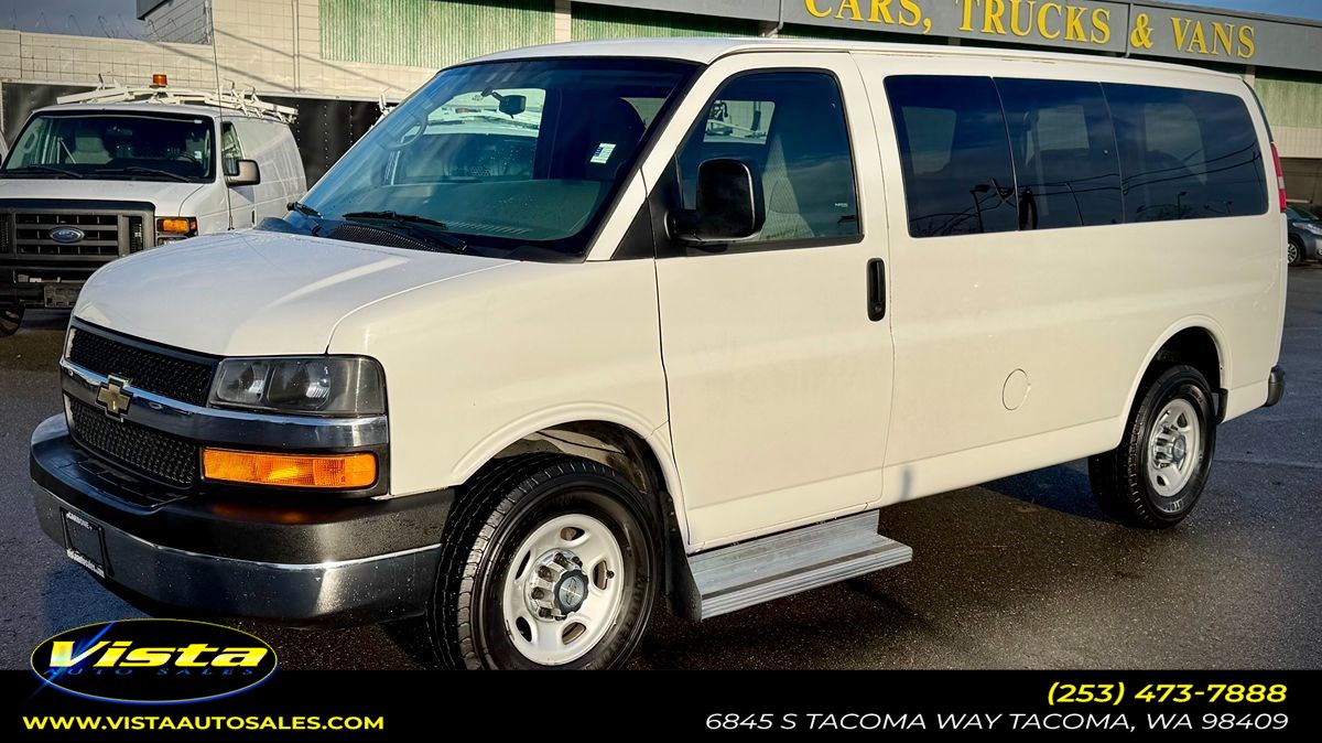 2015 Chevrolet Express Passenger LS's photo