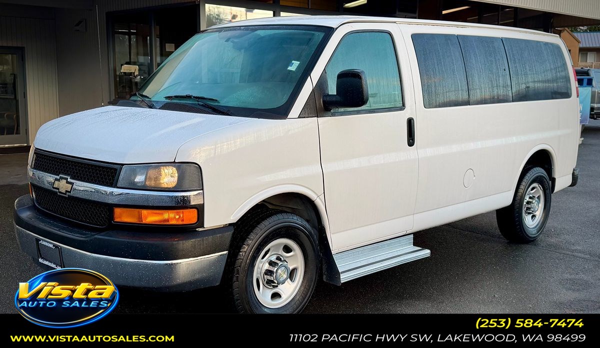 2015 Chevrolet Express Passenger LS's photo
