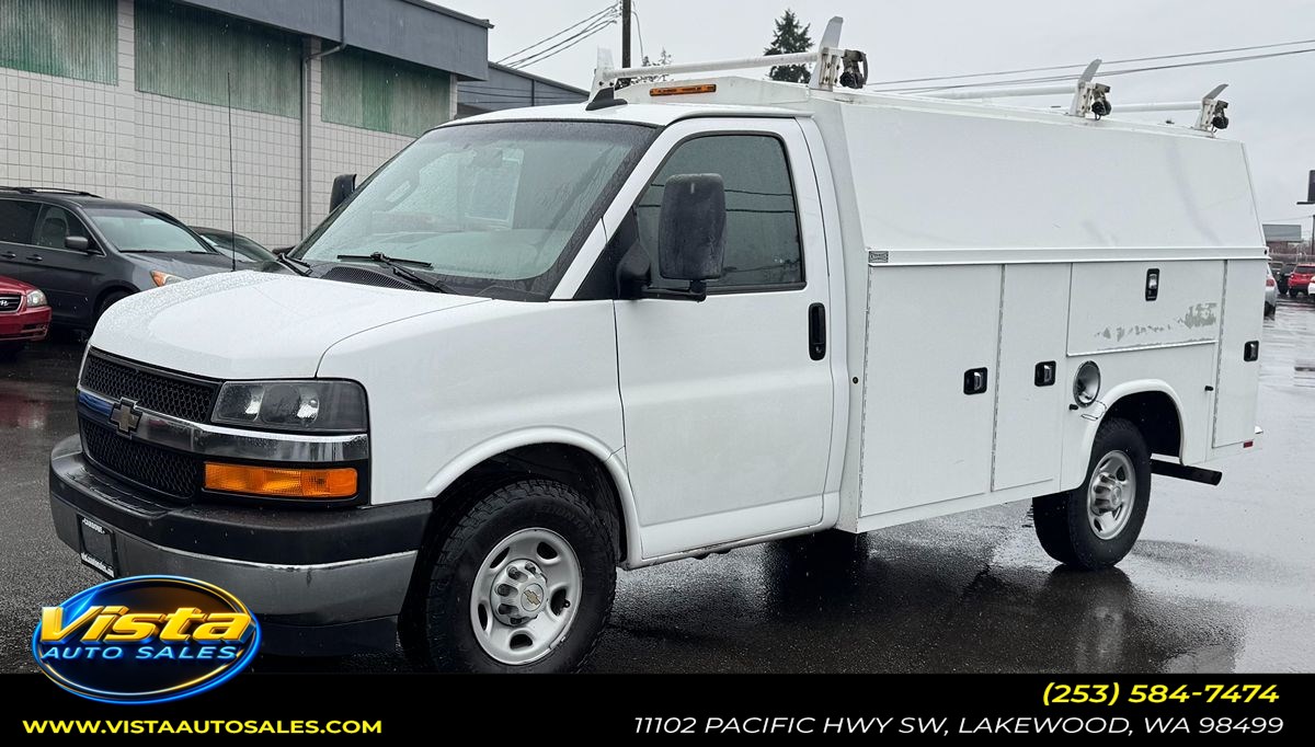 2017 Chevrolet Express Cutaway - Image 1